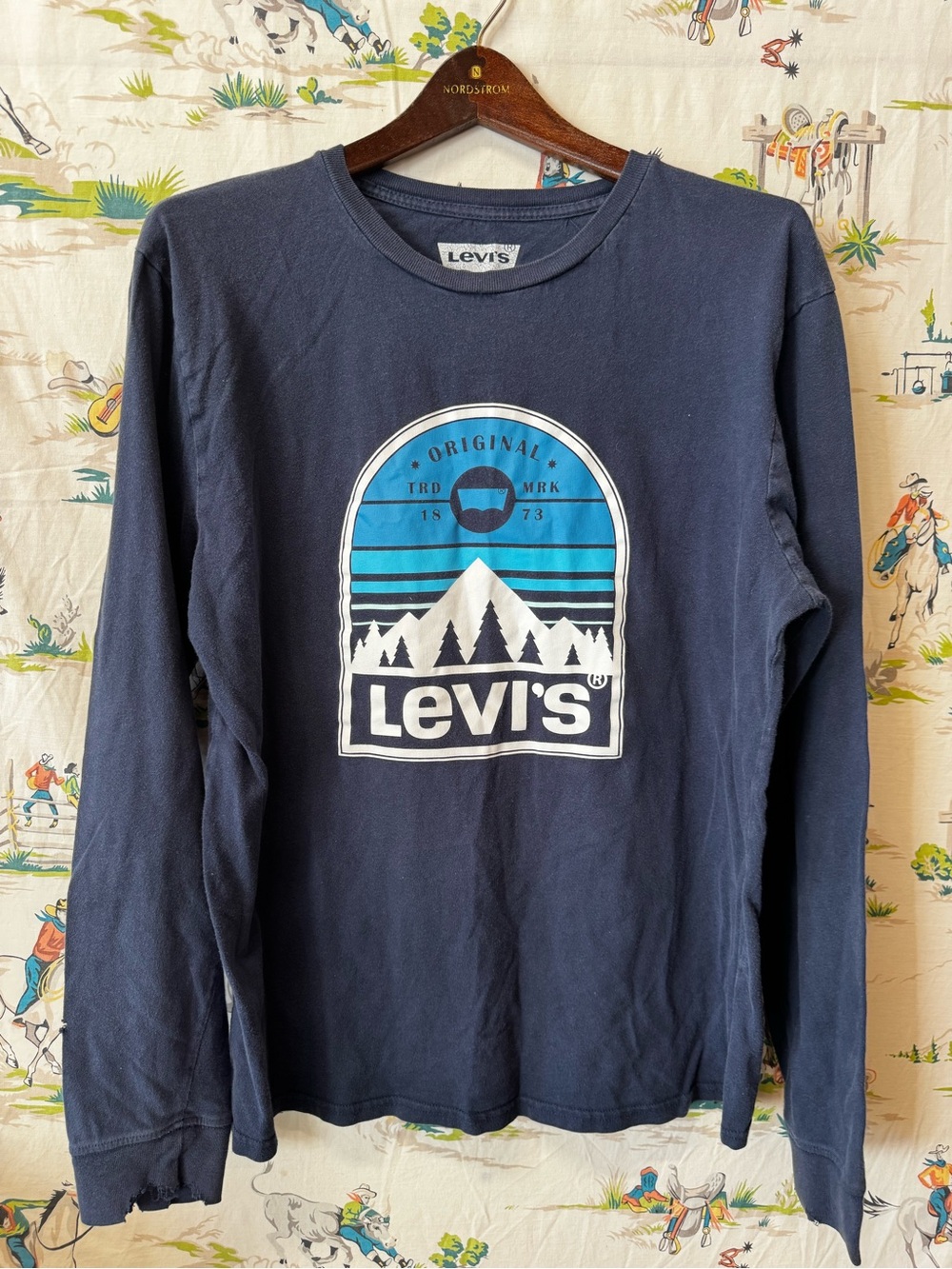 Levi's Men's Long Sleeve Navy Graphic Tee size large